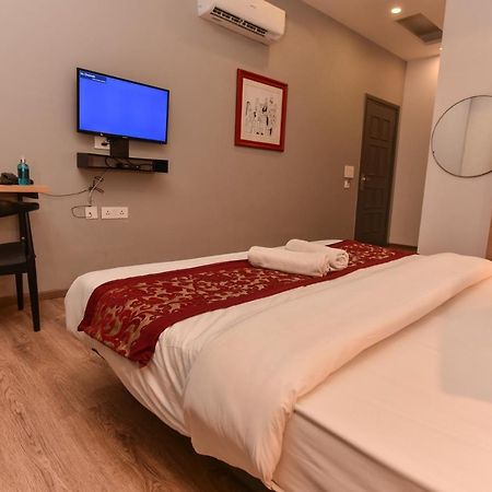 Hotel Red Saffron Új-Delhi Kültér fotó