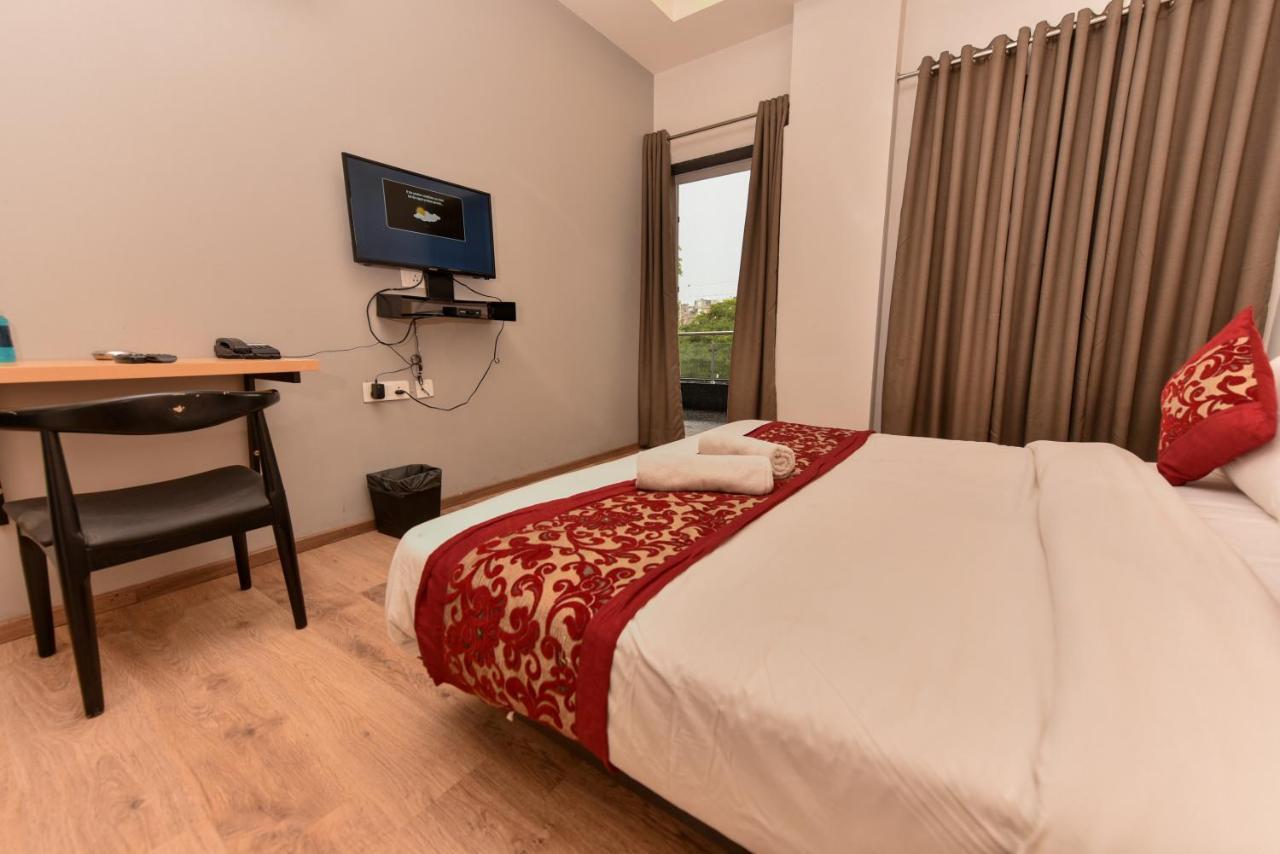 Hotel Red Saffron Új-Delhi Kültér fotó