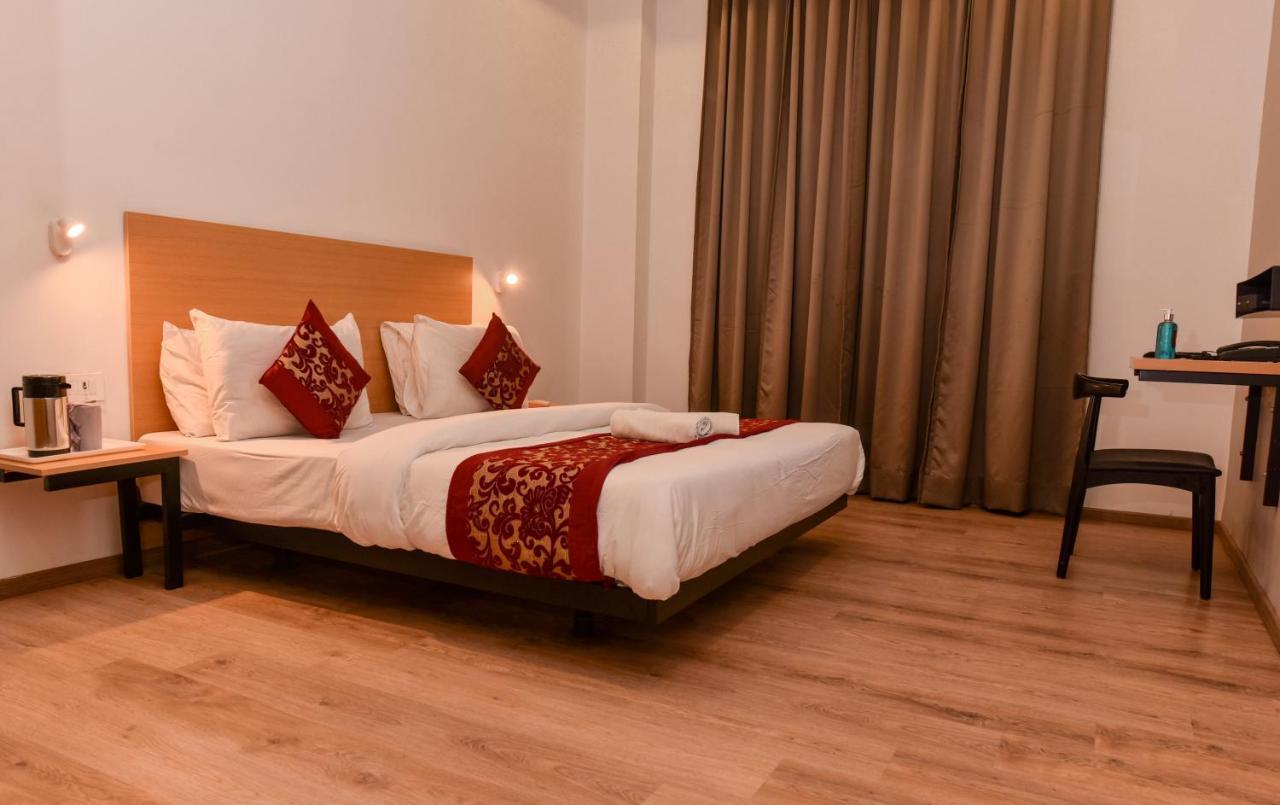 Hotel Red Saffron Új-Delhi Kültér fotó