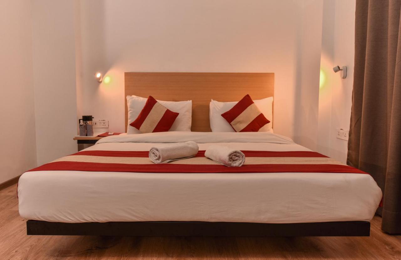 Hotel Red Saffron Új-Delhi Kültér fotó