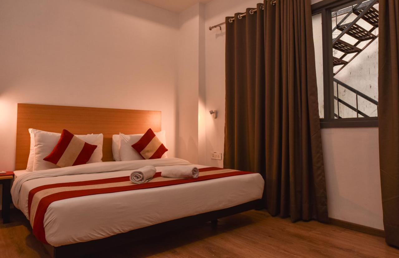 Hotel Red Saffron Új-Delhi Kültér fotó